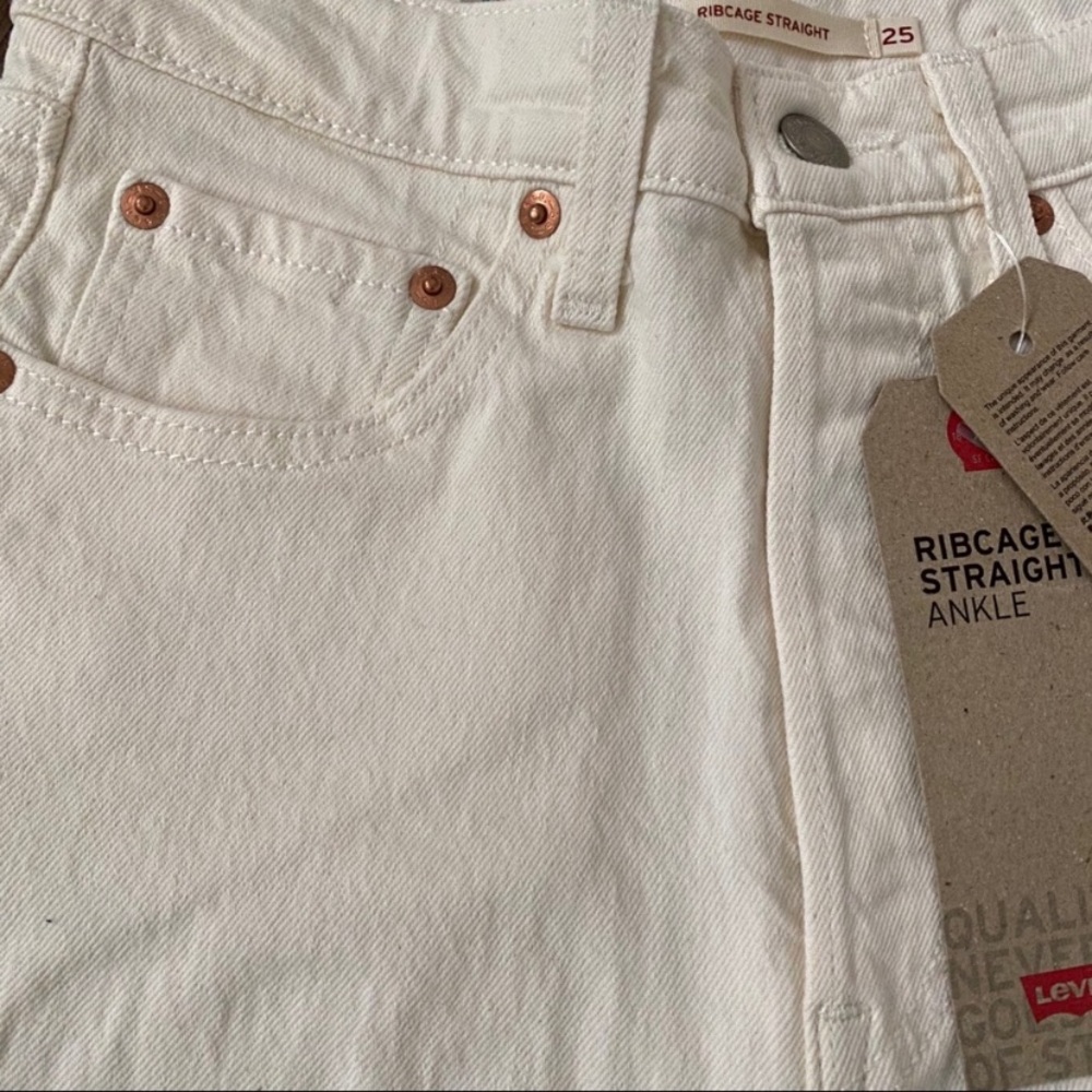 Last one Levi’s Ribcage Straight Jeans - Picture 3 of 8